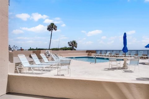 Condo in Daytona Beach, Florida, 2 bedrooms  № 2135930 - photo 21