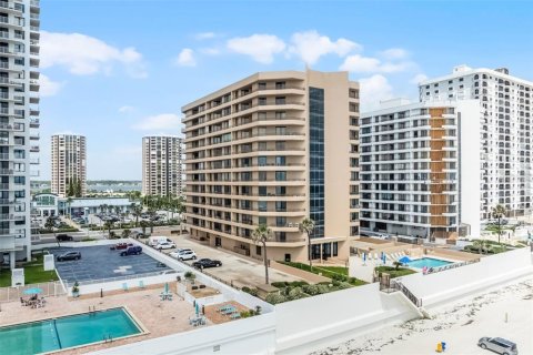 Condo in Daytona Beach, Florida, 2 bedrooms  № 2135930 - photo 12