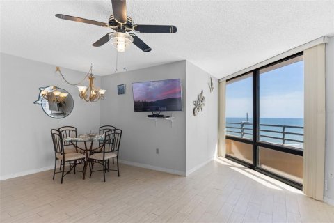 Condo in Daytona Beach, Florida, 2 bedrooms  № 2135930 - photo 25