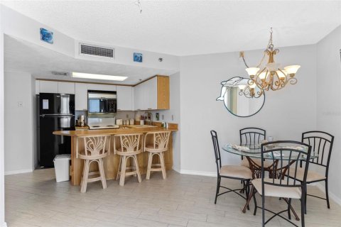 Condo in Daytona Beach, Florida, 2 bedrooms  № 2135930 - photo 14