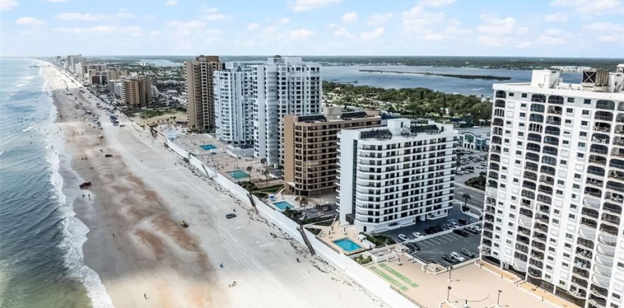 Condo in Daytona Beach, Florida, 2 bedrooms  № 2135930