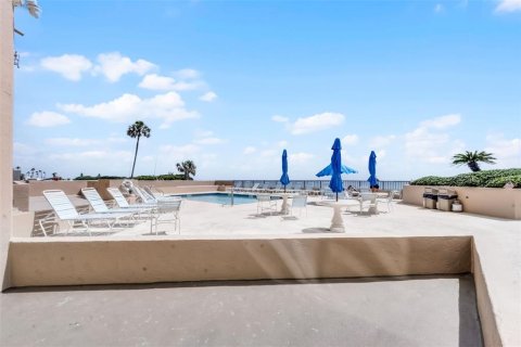 Condo in Daytona Beach, Florida, 2 bedrooms  № 2135930 - photo 6