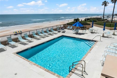 Condo in Daytona Beach, Florida, 2 bedrooms  № 2135930 - photo 27
