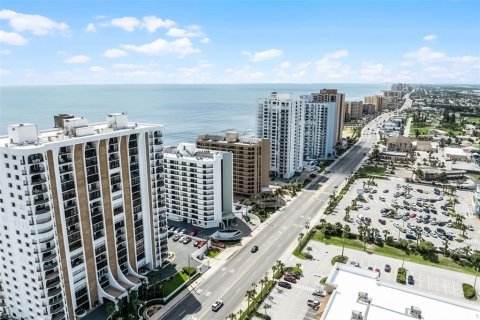 Condo in Daytona Beach, Florida, 2 bedrooms  № 2135930 - photo 2