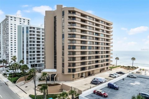 Condo in Daytona Beach, Florida, 2 bedrooms  № 2135930 - photo 15