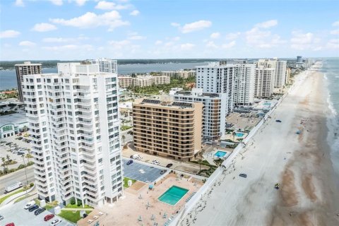 Condo in Daytona Beach, Florida, 2 bedrooms  № 2135930 - photo 26