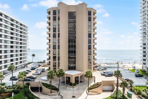 Condo in Daytona Beach, Florida, 2 bedrooms  № 2135930 - photo 22