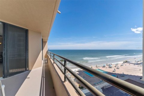 Condo in Daytona Beach, Florida, 2 bedrooms  № 2135930 - photo 4