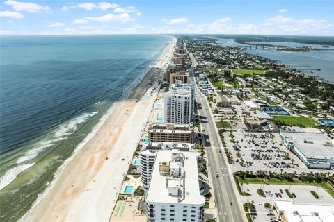 Condo in Daytona Beach, Florida, 2 bedrooms  № 2135930 - photo 7