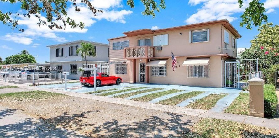Casa en Hialeah, Florida 7 dormitorios, 237.37 m2 № 1983072