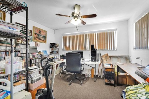 Casa en venta en Hialeah, Florida, 7 dormitorios, 237.37 m2 № 1983072 - foto 24