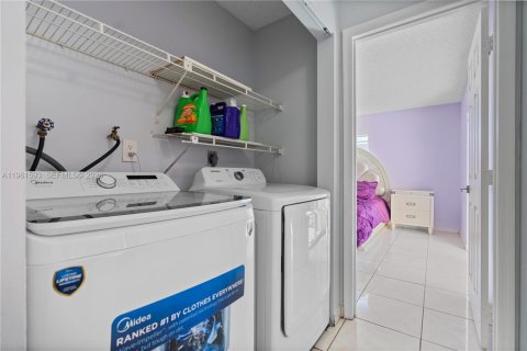 Condominio en venta en Miami, Florida, 3 dormitorios, 114.46 m2 № 2090651 - foto 23