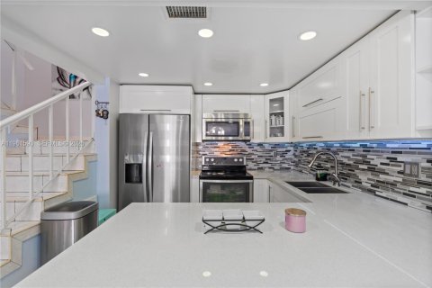 Condominio en venta en Miami, Florida, 3 dormitorios, 114.46 m2 № 2090651 - foto 15