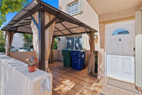 Condominio en venta en Miami, Florida, 3 dormitorios, 114.46 m2 № 2090651 - foto 3