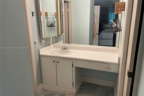Condominio en venta en Miami, Florida, 3 dormitorios, 99.41 m2 № 2075281 - foto 19