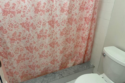 Condominio en venta en Miami, Florida, 3 dormitorios, 99.41 m2 № 2075281 - foto 18