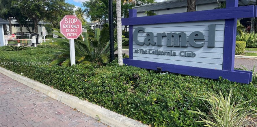 Condominio en Miami, Florida, 3 dormitorios  № 2075281