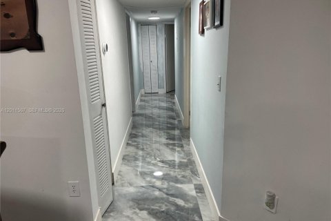 Condominio en venta en Miami, Florida, 3 dormitorios, 99.41 m2 № 2075281 - foto 10