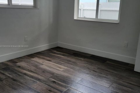 House in Miami Gardens, Florida 3 bedrooms, 75.81 sq.m. № 1952981 - photo 7