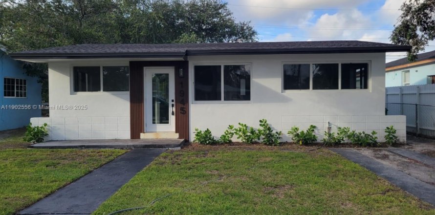 House in Miami Gardens, Florida 3 bedrooms, 75.81 sq.m. № 1952981