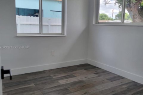 House in Miami Gardens, Florida 3 bedrooms, 75.81 sq.m. № 1952981 - photo 6