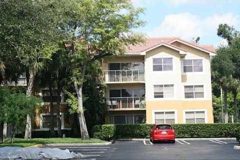 Condominio en venta en Coral Springs, Florida, 1 dormitorio, 68.1 m2 № 2154096 - foto 2