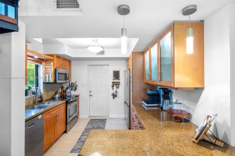 Casa en alquiler en Fort Lauderdale, Florida, 2 dormitorios № 1896704 - foto 5