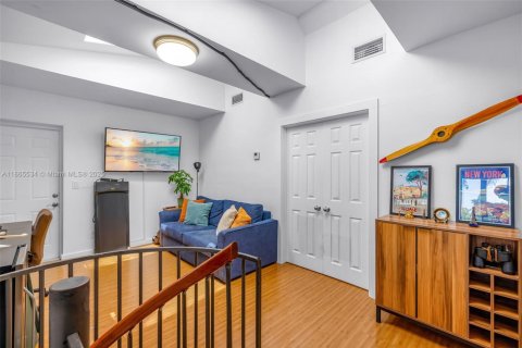 Casa en alquiler en Fort Lauderdale, Florida, 2 dormitorios № 1896704 - foto 17