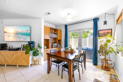 Casa en alquiler en Fort Lauderdale, Florida, 2 dormitorios № 1896704 - foto 11