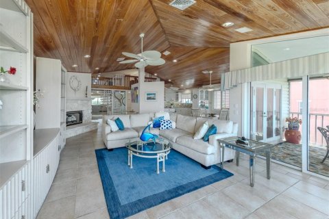 Condo in Englewood, Florida, 3 bedrooms  № 1913393 - photo 9