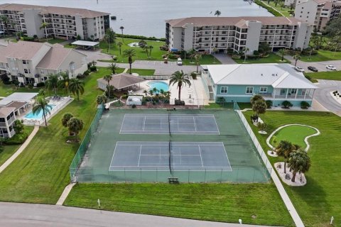 Condo in Port Richey, Florida, 2 bedrooms  № 1590187 - photo 30