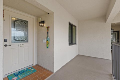 Condo in Port Richey, Florida, 2 bedrooms  № 1590187 - photo 9