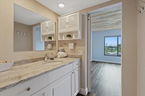 Condo in Port Richey, Florida, 2 bedrooms  № 1590187 - photo 20