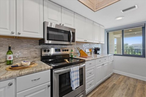 Condo in Port Richey, Florida, 2 bedrooms  № 1590187 - photo 13
