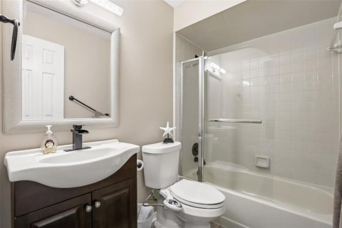 House in Orlando, Florida 3 bedrooms, 112.41 sq.m. № 2216173 - photo 24