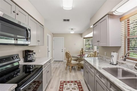House in Orlando, Florida 3 bedrooms, 112.41 sq.m. № 2216173 - photo 12