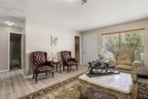 House in Orlando, Florida 3 bedrooms, 112.41 sq.m. № 2216173 - photo 9