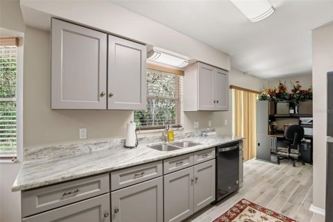 House in Orlando, Florida 3 bedrooms, 112.41 sq.m. № 2216173 - photo 25