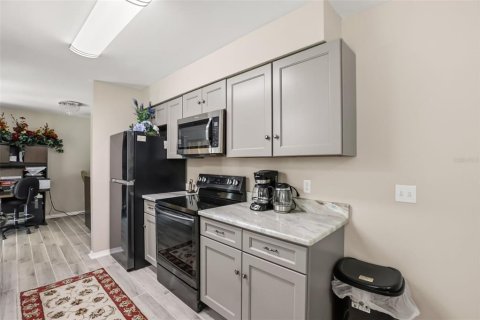 House in Orlando, Florida 3 bedrooms, 112.41 sq.m. № 2216173 - photo 26