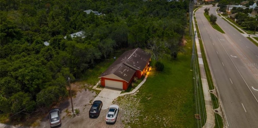 House in Orlando, Florida 3 bedrooms, 112.41 sq.m. № 2216173