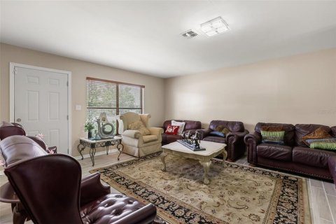 House in Orlando, Florida 3 bedrooms, 112.41 sq.m. № 2216173 - photo 10