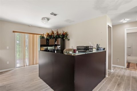 House in Orlando, Florida 3 bedrooms, 112.41 sq.m. № 2216173 - photo 19