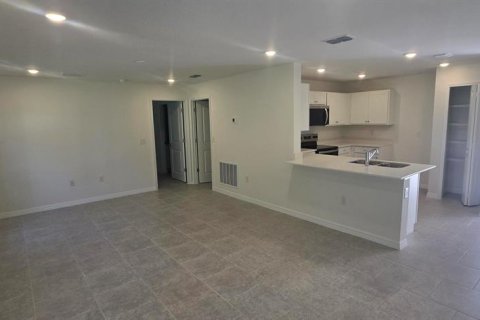 Casa en venta en Poinciana, Florida, 3 dormitorios, 121.61 m2 № 2423618 - foto 13