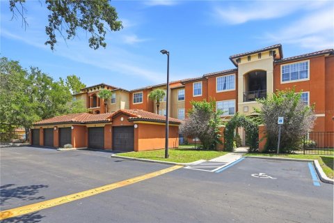 Condominio en alquiler en Orlando, Florida, 2 dormitorios, 99.68 m2 № 2198473 - foto 2