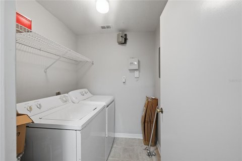 Condominio en alquiler en Orlando, Florida, 2 dormitorios, 99.68 m2 № 2198473 - foto 23