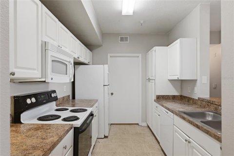 Condominio en alquiler en Orlando, Florida, 2 dormitorios, 99.68 m2 № 2198473 - foto 10
