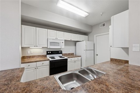 Condominio en alquiler en Orlando, Florida, 2 dormitorios, 99.68 m2 № 2198473 - foto 9