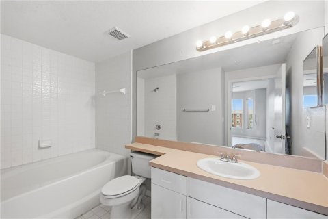 Condominio en alquiler en Orlando, Florida, 2 dormitorios, 99.68 m2 № 2198473 - foto 19