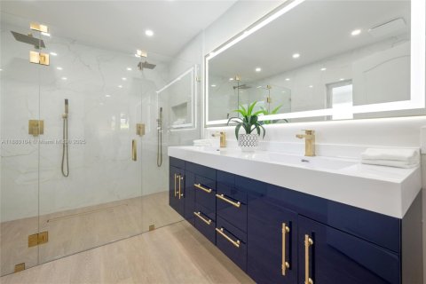 House in Pinecrest, Florida 5 bedrooms, 275.08 sq.m. № 1928619 - photo 30