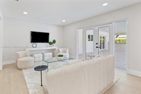 Купить виллу или дом в Пайнкрест, Флорида 5 спален, 275.08м2, № 1928619 - фото 29